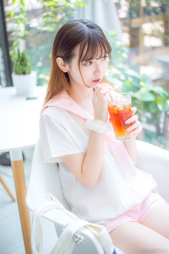 当你穿上了爱情的婚纱，我也披上了和尚的袈裟……